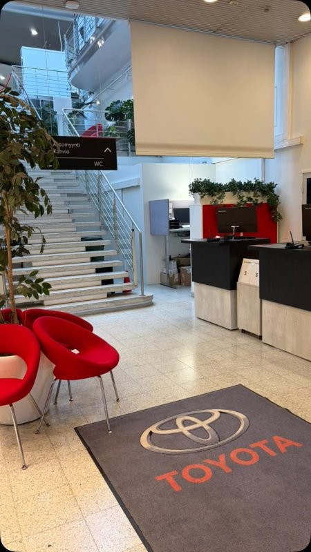 Toyota Kaivokselan sisätilojen remontti etenee, ja vielä tehdään pieniä loppuhiontoja tänä...