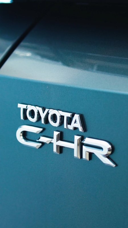 Toyota C-HR+ yhdistää dynaamisen muotoilun ja kompaktin katumaasturin käytännöllisyyden. ⚡...