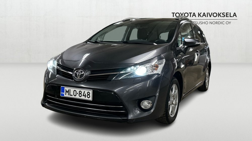 TOYOTA Verso