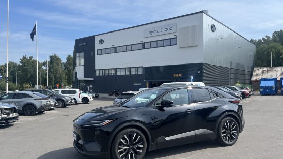 TOYOTA C-hr+
